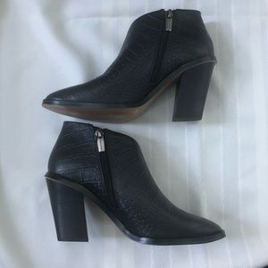 NWT Vince Camuto Black Jorgetta ankle boots size 6